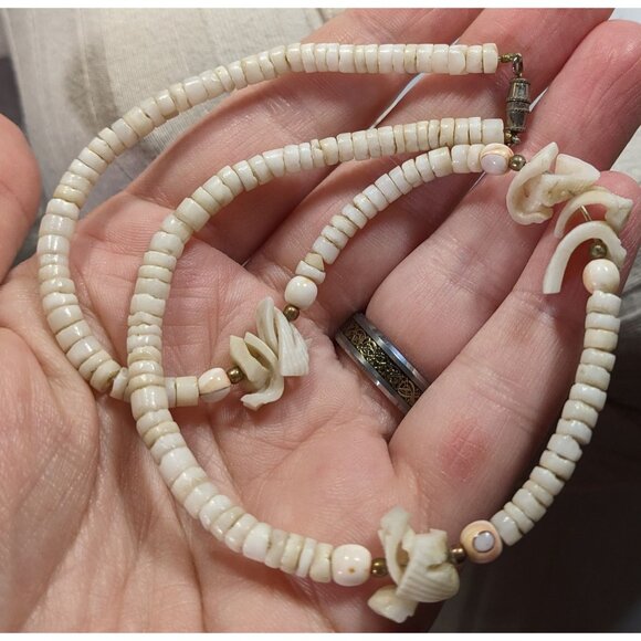Vintage 90s White Shell Chip Beaded Necklace - Picture 6 of 6